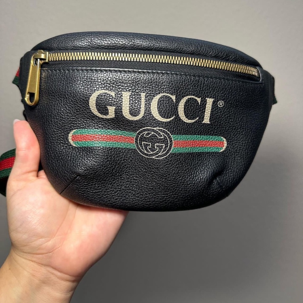 ✨Unisex Gucci  Grained Calfskin Logo Belt Bag Black✨